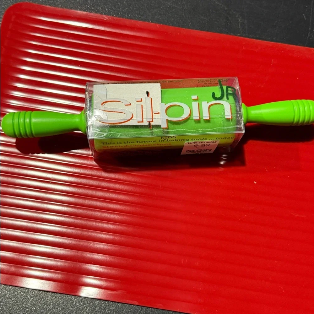 Kids Silicone Rolling Pin & Baking Mat Set